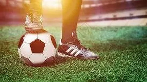 周杰伦分享女儿绘画时光，长发马尾小公主萌态十足